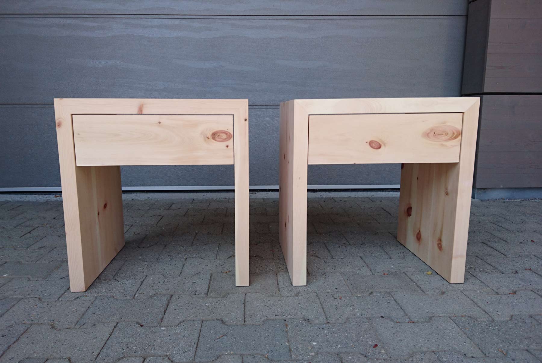 Nachttisch mit Schublade in Zirbelkiefer Holz