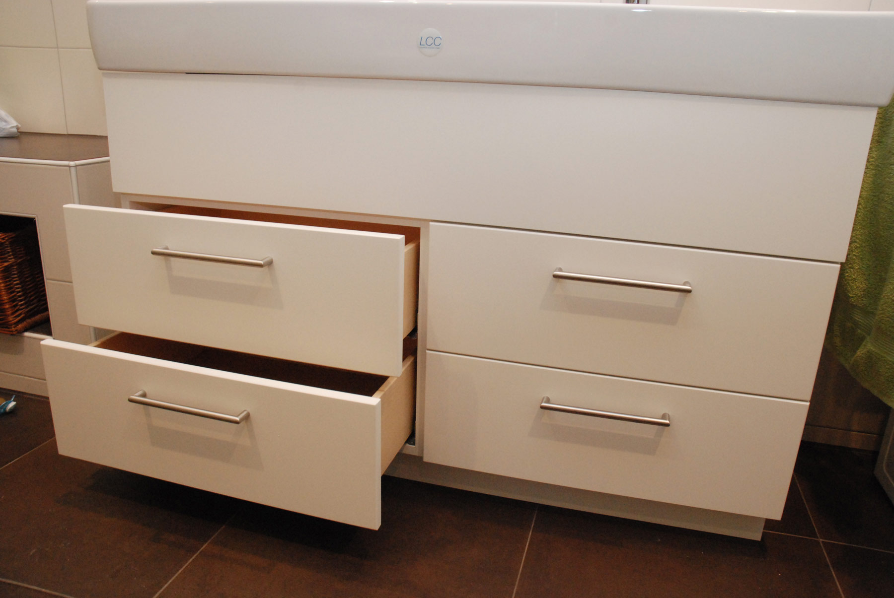 Badschrank mit 4 Schubladen weiss