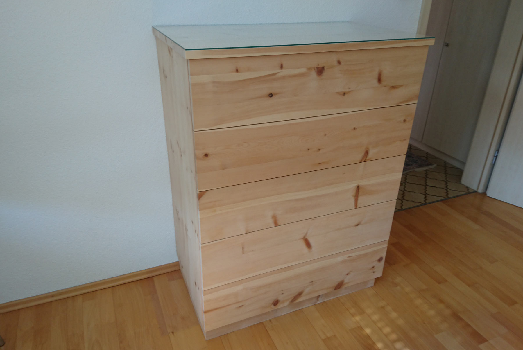 Highboard für Wäsche in Zirbelkiefer