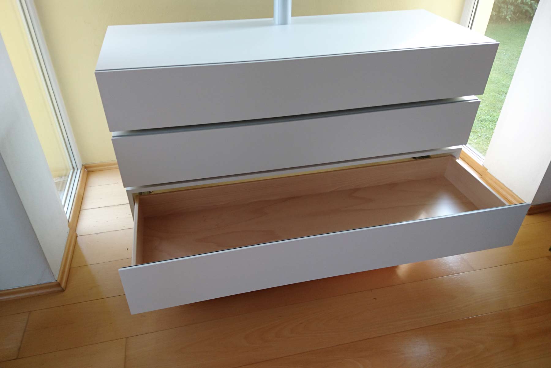 TV Schrank weiss mit zwei Schubladen