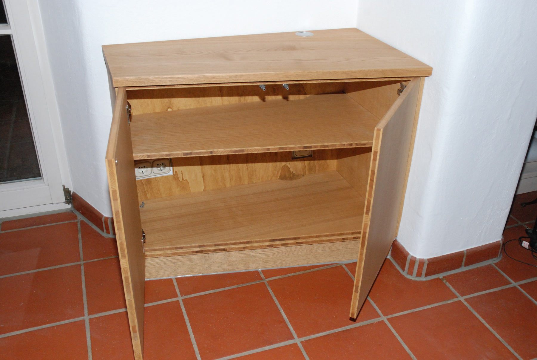 Fernsehschrank in Esche 3-Schicht Platten