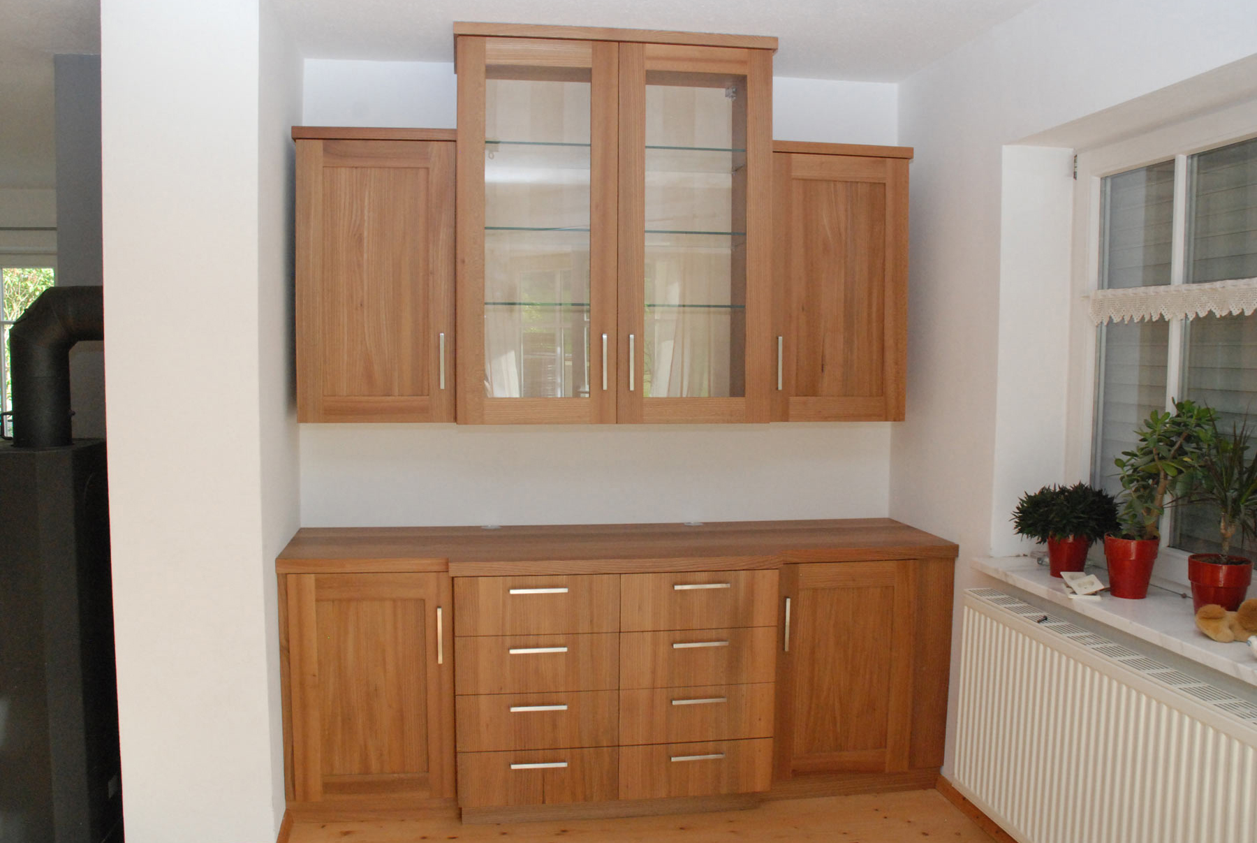 Wohnzimmerschrank in Ulme massiv